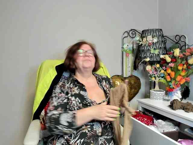 flirty-adele webcam