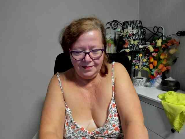 flirty-adele webcam