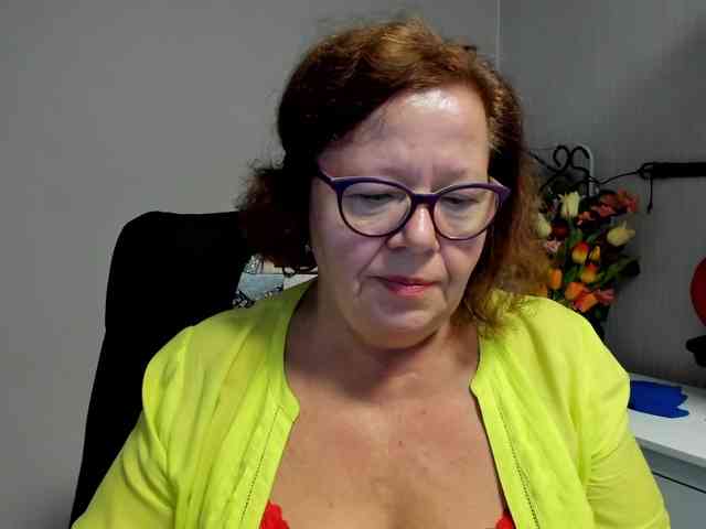 flirty-adele webcam