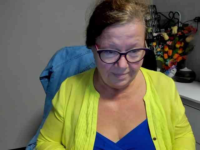 flirty-adele webcam