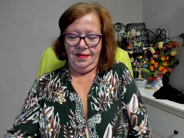 flirty-adele webcam