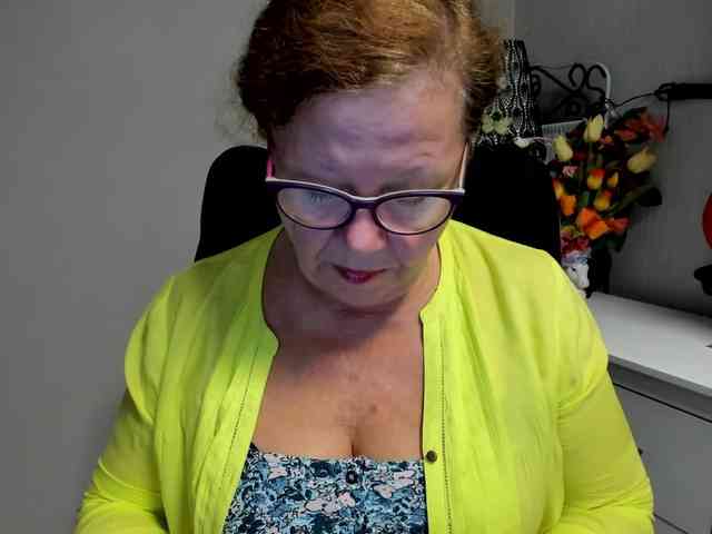 flirty-adele webcam