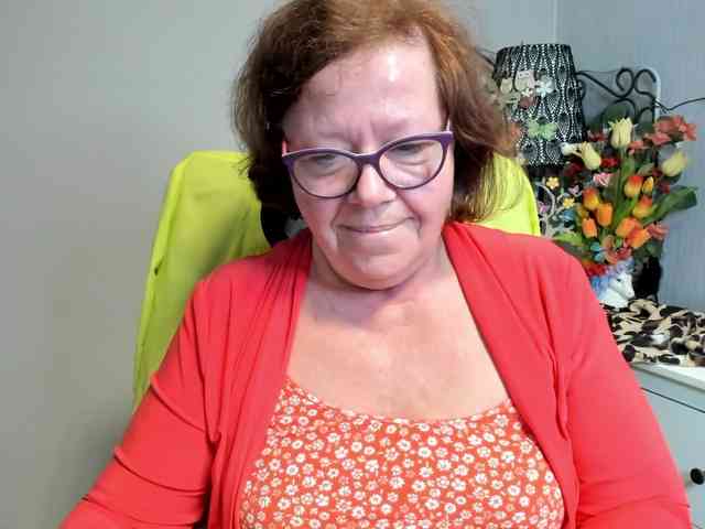 flirty-adele webcam