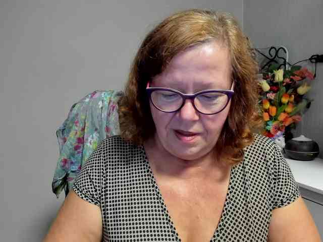 flirty-adele webcam