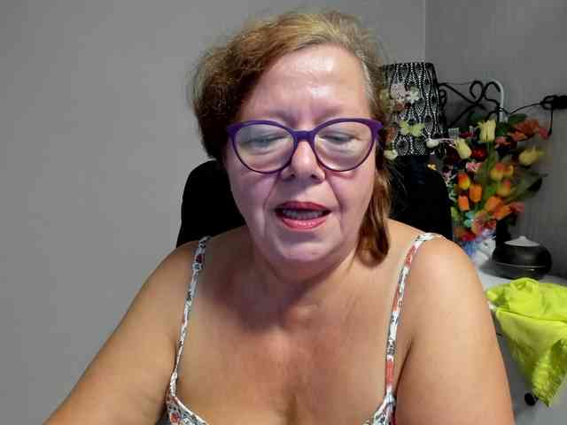flirty-adele webcam