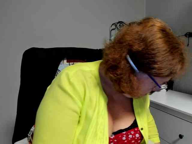 flirty-adele webcam
