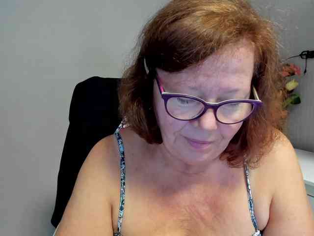 flirty-adele webcam