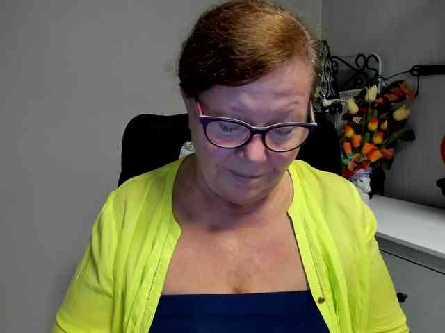 flirty-adele webcam