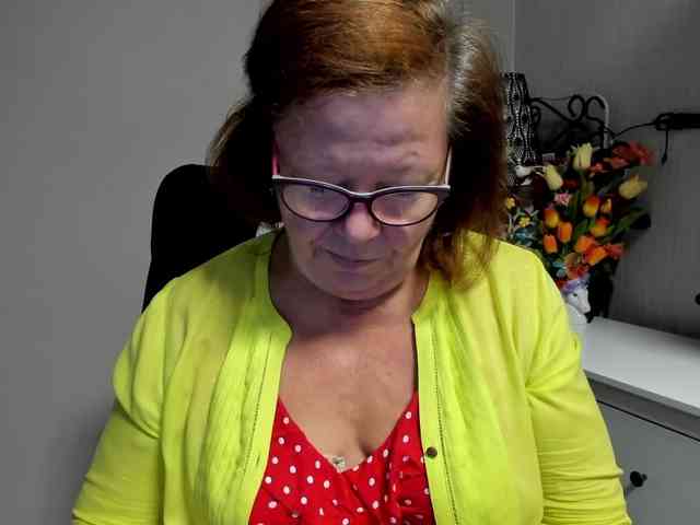 flirty-adele webcam