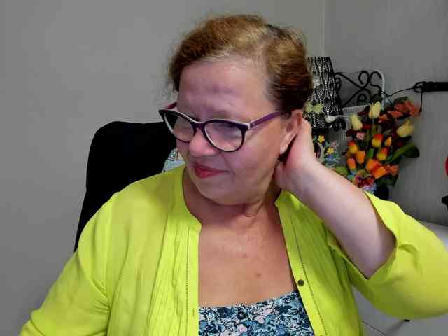 flirty-adele webcam