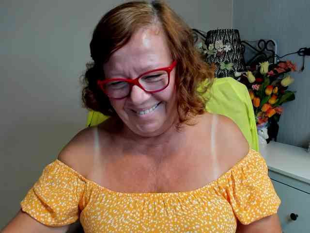 flirty-adele webcam