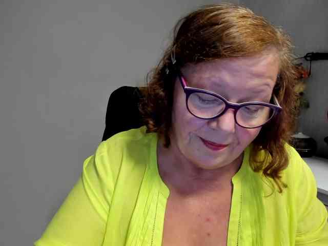 flirty-adele webcam