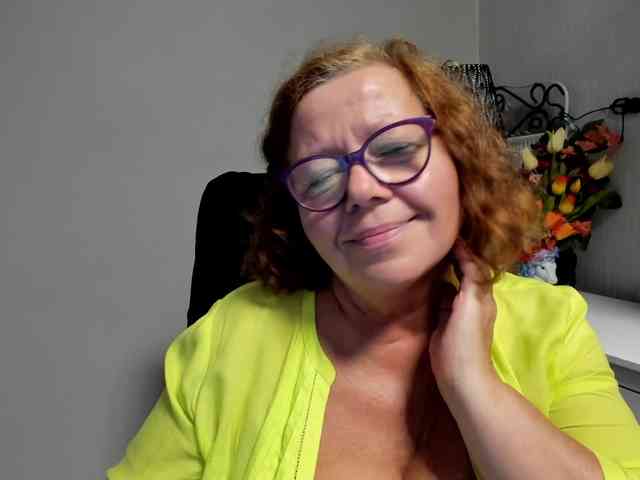 flirty-adele webcam