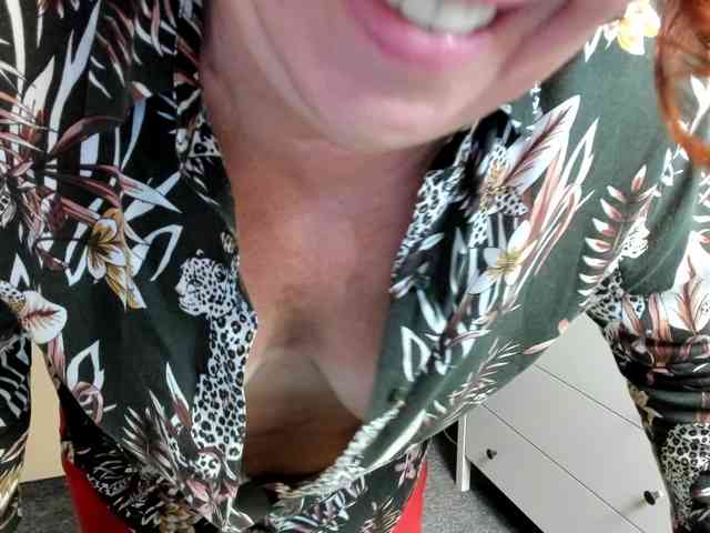 flirty-adele webcam