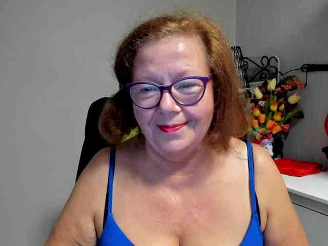 flirty-adele webcam