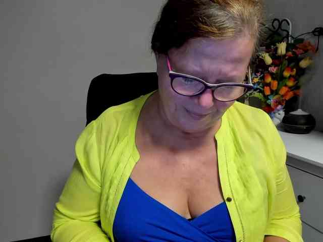 flirty-adele webcam