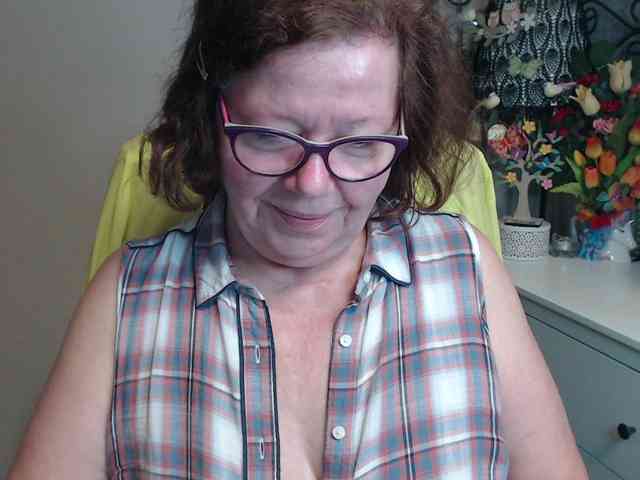 flirty-adele webcam