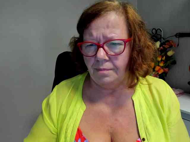 flirty-adele webcam