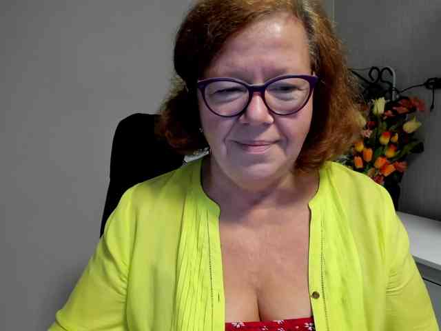flirty-adele webcam