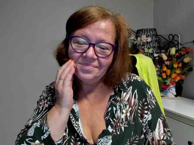 flirty-adele webcam