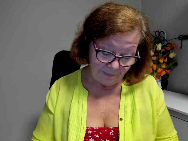 flirty-adele webcam