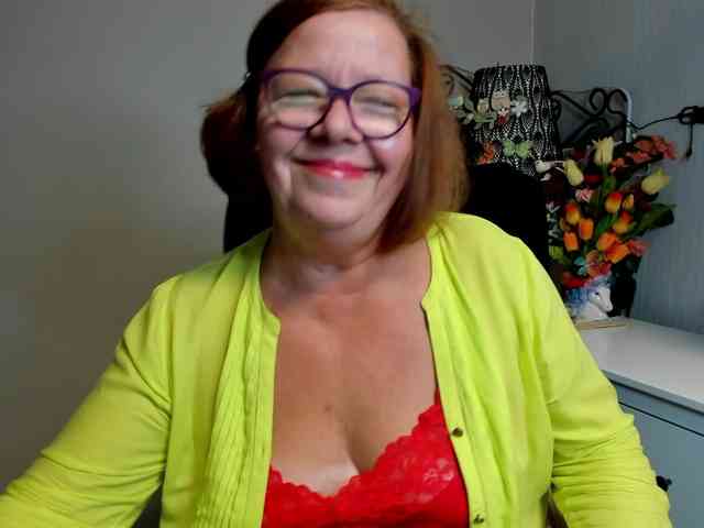 flirty-adele