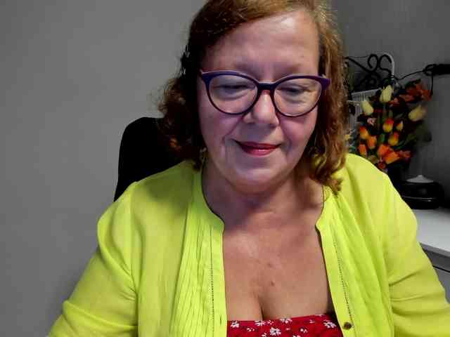 flirty-adele webcam