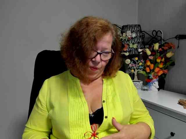 flirty-adele webcam