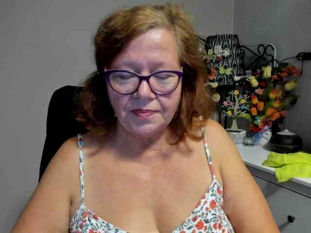 flirty-adele webcam
