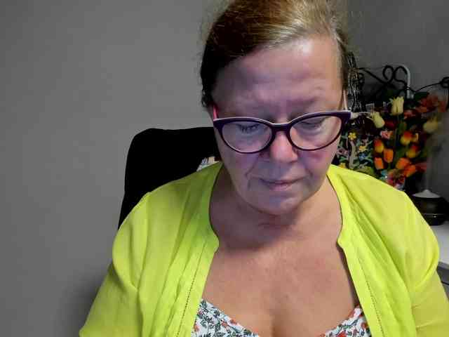 flirty-adele webcam
