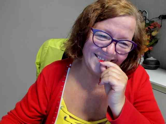 flirty-adele webcam