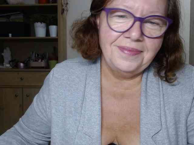 flirty-adele webcam