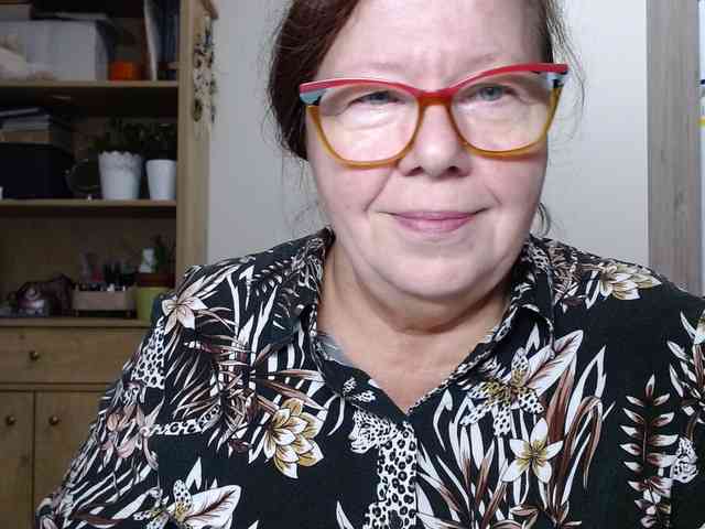 flirty-adele webcam