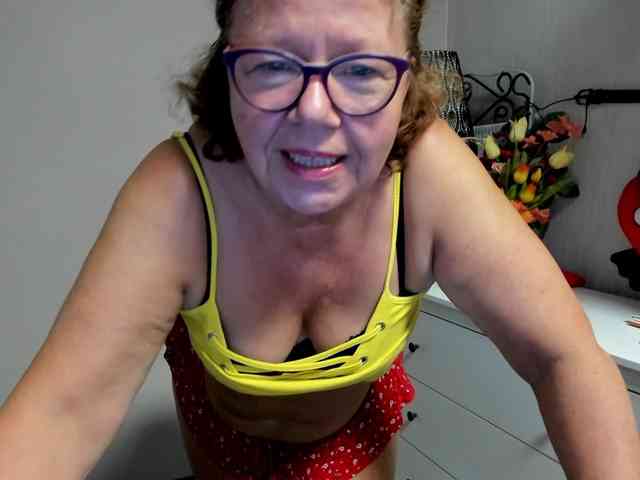 flirty-adele webcam