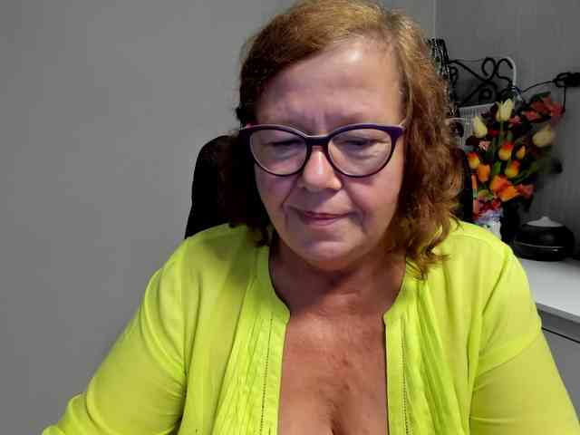 flirty-adele webcam