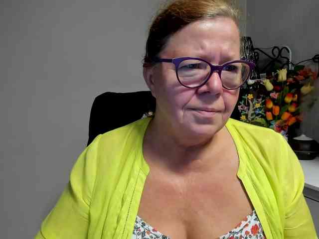 flirty-adele webcam
