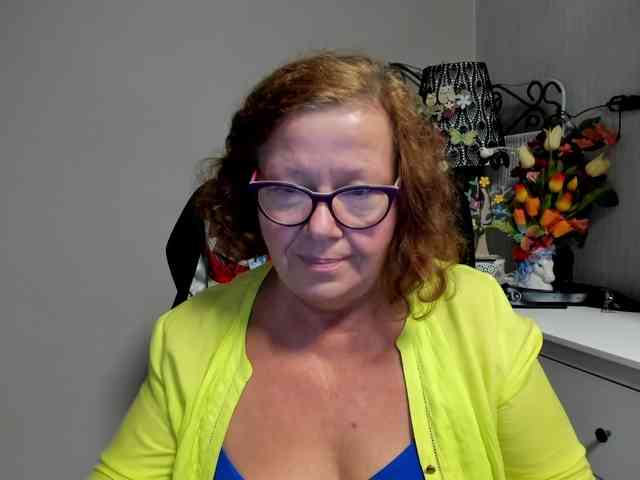 flirty-adele webcam