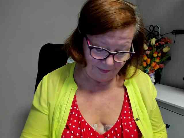 flirty-adele webcam