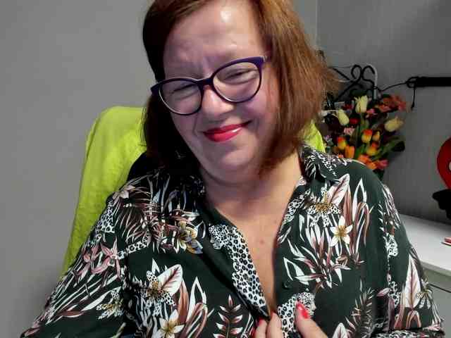 flirty-adele webcam