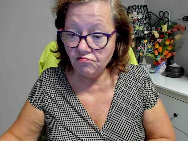 flirty-adele webcam