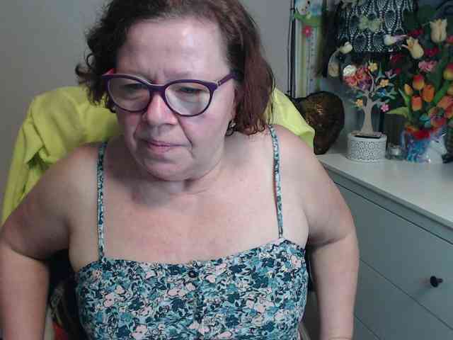 flirty-adele webcam