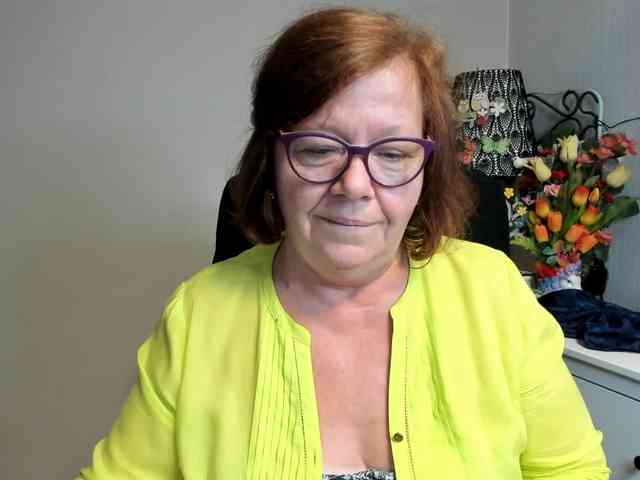 flirty-adele webcam