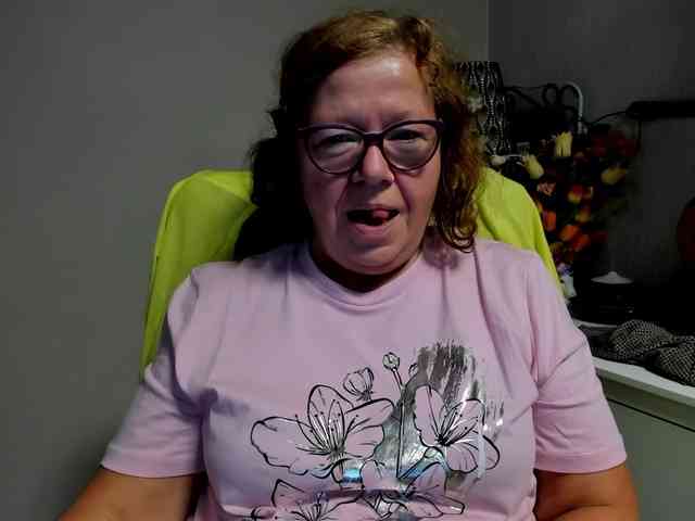 flirty-adele webcam