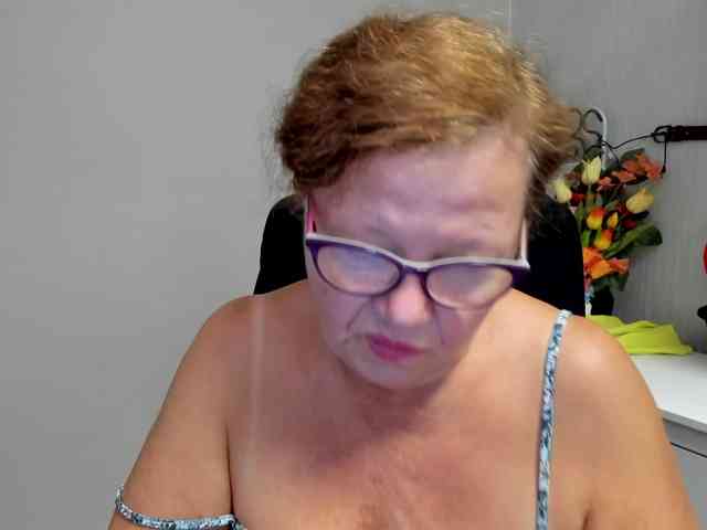 flirty-adele webcam