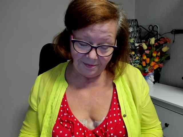 flirty-adele webcam