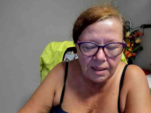 flirty-adele webcam