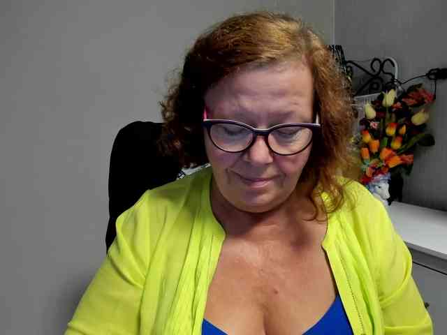 flirty-adele webcam