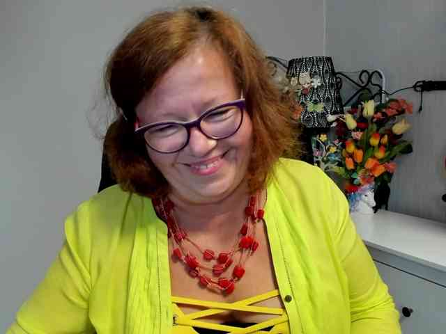 flirty-adele webcam