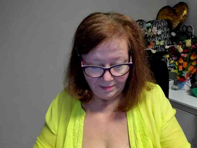 Flirty-adele's cam show statistics and live stream