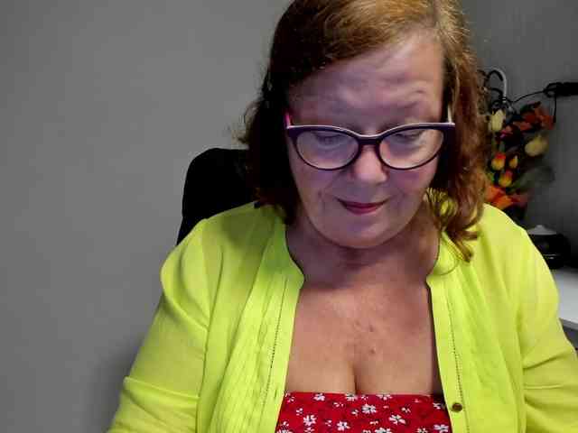 flirty-adele webcam